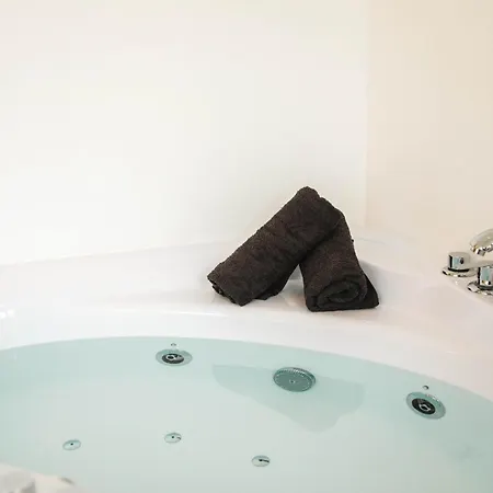 Année 70 - Jacuzzi Et Balcon * Caen