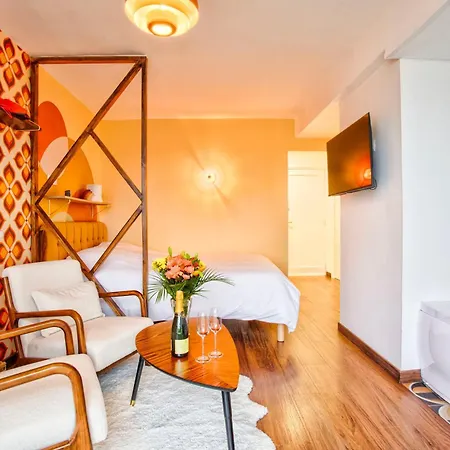 Annee 70 - Jacuzzi Et Balcon Apartment