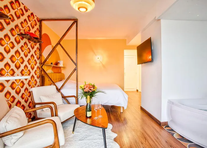 Annee 70 - Jacuzzi Et Balcon דירה